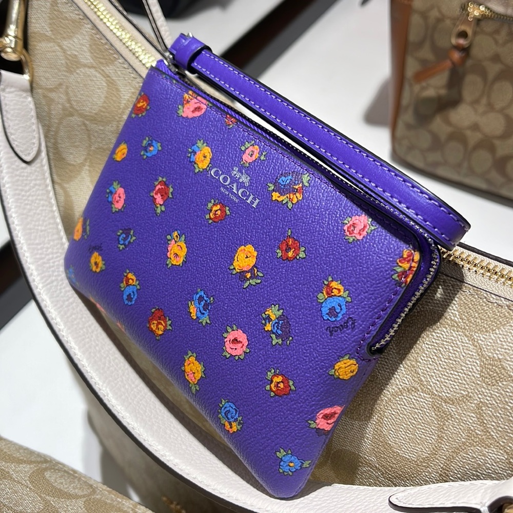 Coach Corner Zip Wristlet With Mini Vintage Rose Print Sport purple multi